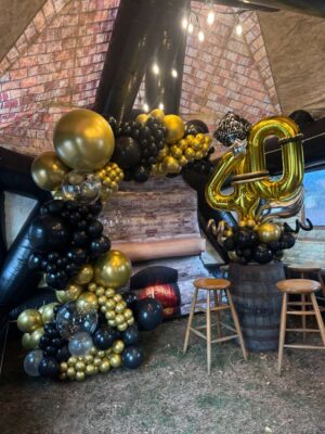 Full organic arch pointing to the right side + Number bouquet